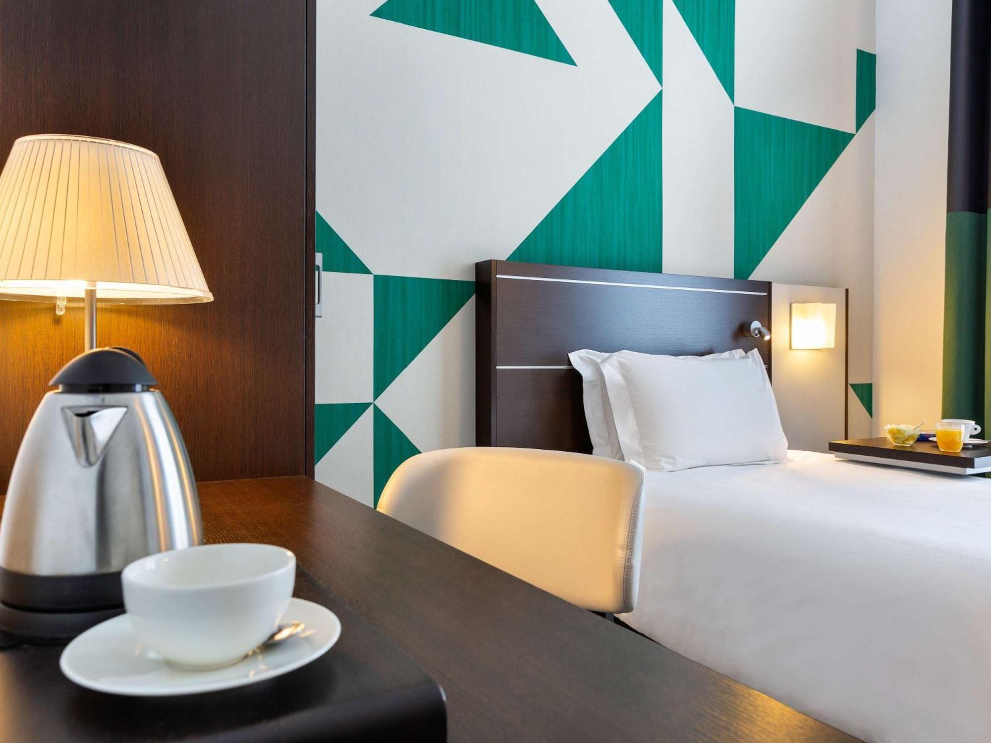 Mercure Napoli Centro Angioino Exterior photo